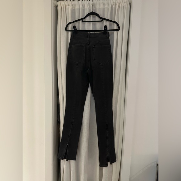 Reformation Camilla Zip Jean - Picture 7 of 8